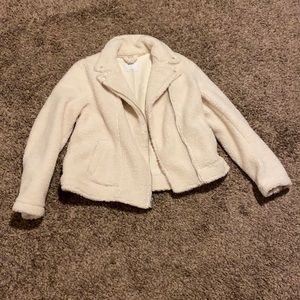 Size large Sherpa jacket from old navy. Open to offers!